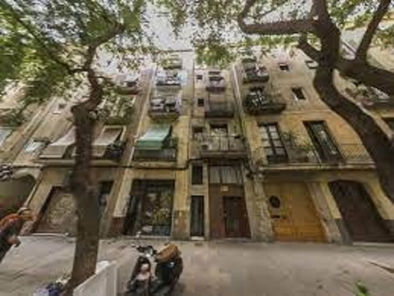 Excelente inmueble reformado, muy bien ubicado en el Born, centro antiguo de Barcelona. 