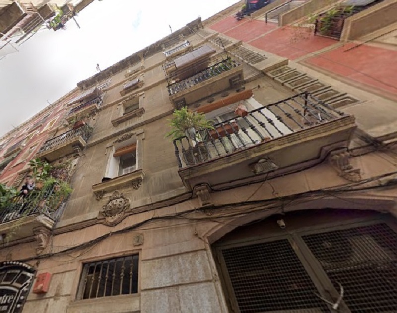Hermoso departamento, oportunidad para la renta. Ubicado a metros de la Rambla del Raval, punto turístico de Barcelona.