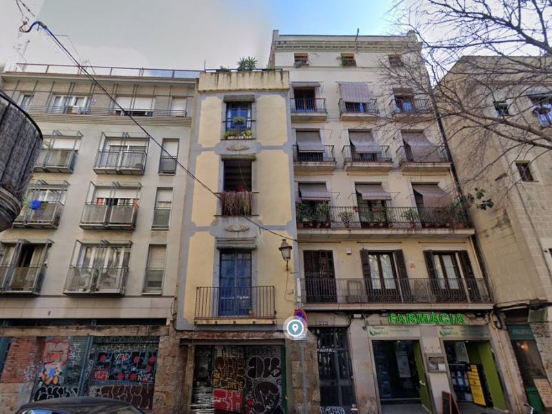 Moderno departamento todo reformado, ubicado en el corazon del Born, barrio en auge de Barcelona. 