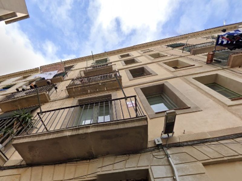 Oportunidad de piso recientemente reformado ubicado en el corazón del Raval, Barcelona.