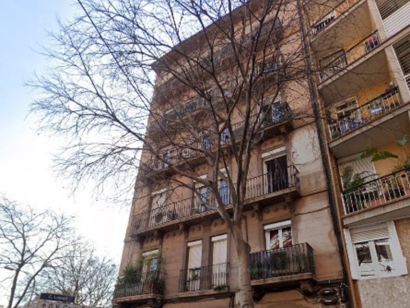 Amplio local, oportunidad por precio y ubicación en Sagrada Familia, Barcelona