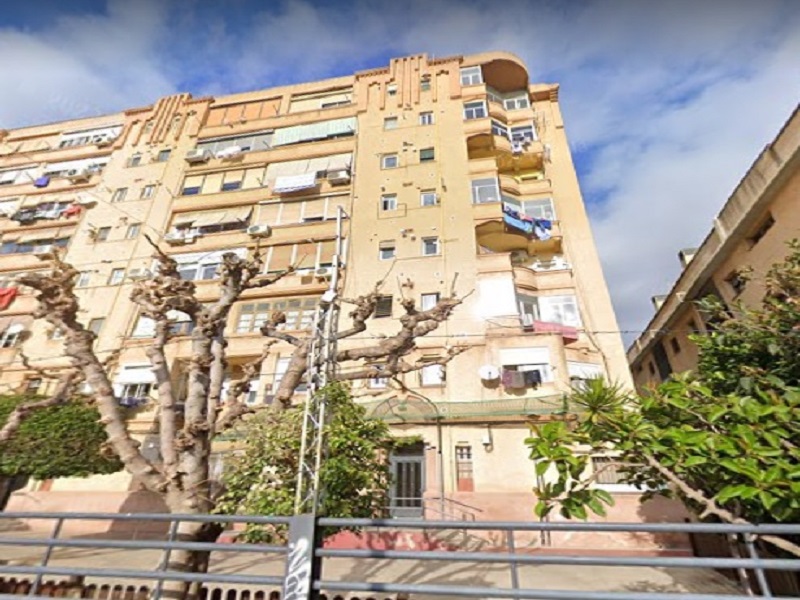 Oportunidad de departamento a reformar, ubicado en excelente zona, en el barrio Sants, Barcelona.