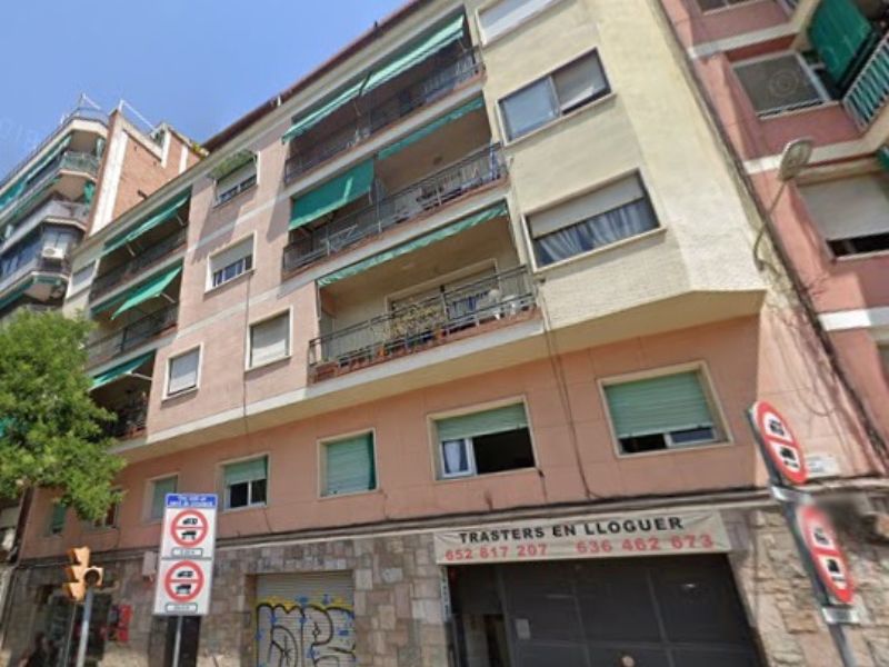 For renovation flat of 55 m2 in Sants-Montjuic, Sants-Badal