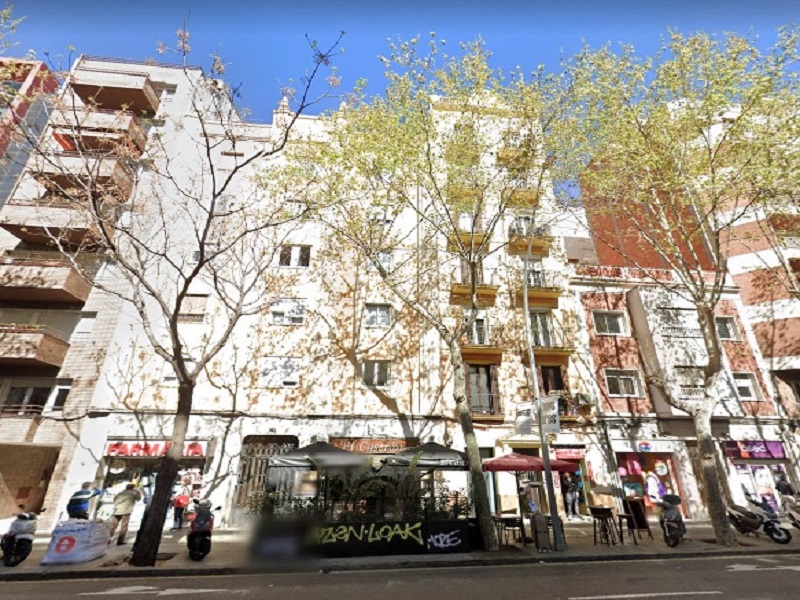 Partially restored flat of 54 m2 in Les Corts, Corts