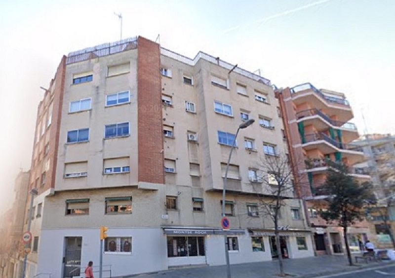 Oportunidad de inmueble por precio y ubicacion. Sito en barrio El guinardo, Barcelona. 