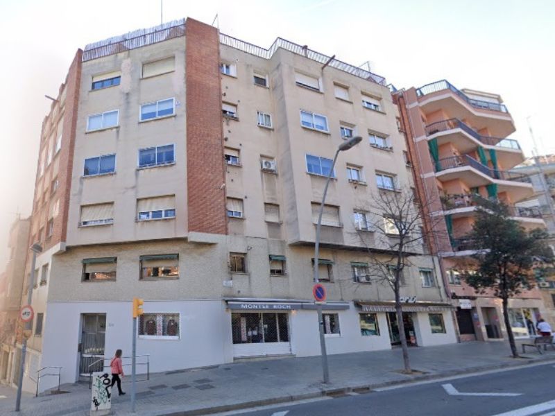Partially restored flat of 63 m2 in Horta-Guinardó, Guinardó