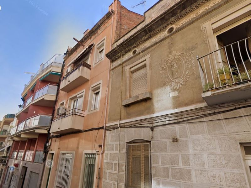 Acogedora vivienda con balcón ubicada a pocas calles del emblematico Hospital Sant Pau, Barcelona.
