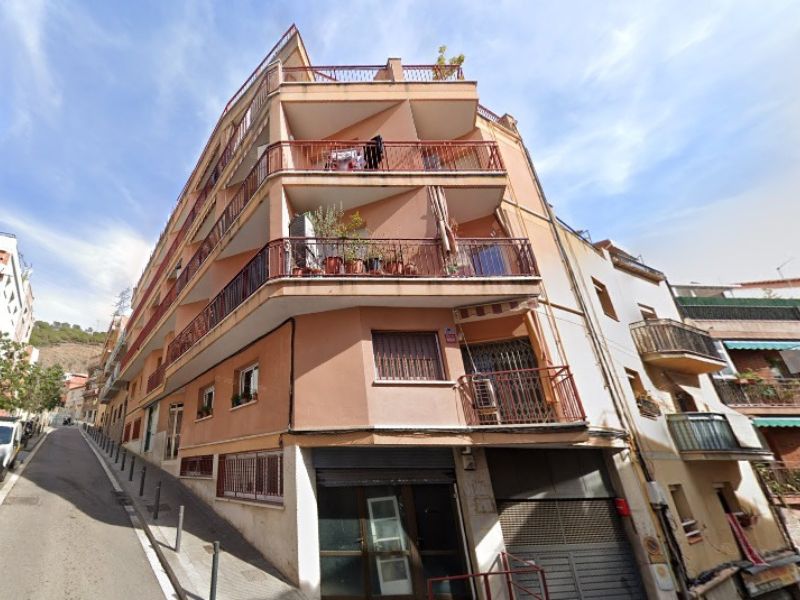 Oportunidad de vivienda muy luminosa ubicada cerca de la montaña en Barcelona.