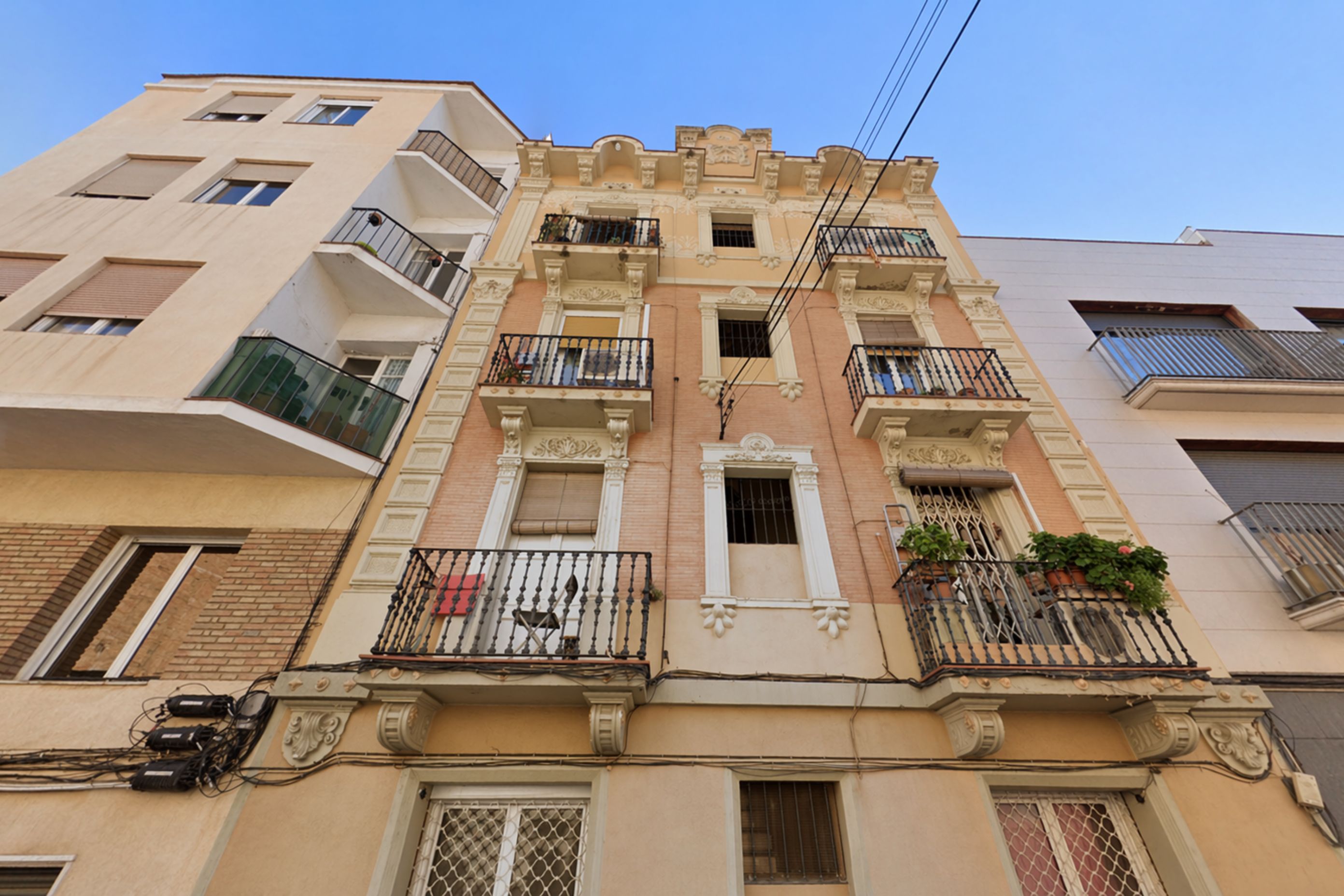 Departamento luminoso con balcón en Camp de l’Arpa del Clot