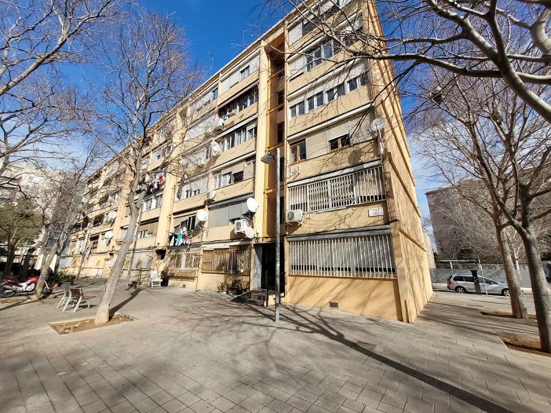 For renovation flat of 54 m2 in Sant Martí, Besòs i Maresme