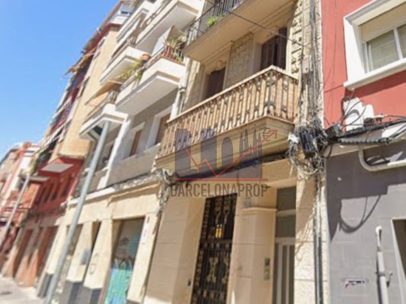 Departamento exterior con balcón en Hospitalet de Llobregat